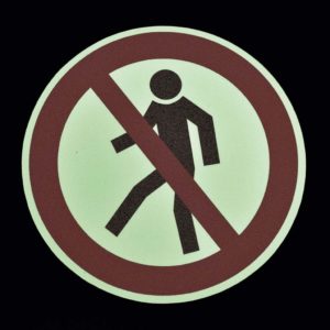 m2-Antirutschbelag™ Bodenmarkierer mit Sicherheitssymbol Nachleuchtend "Fußgänger verboten"
