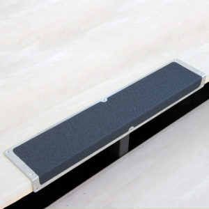 ALUMINIUM Kantenprofil mit m2-Antirutschbelag™ EASY CLEAN – Bild 3